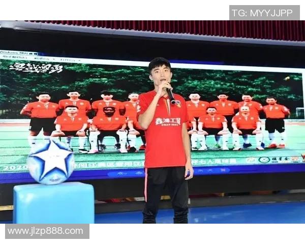 足球杨博：从青涩少年到绿茵场上的传奇之路与梦想追逐